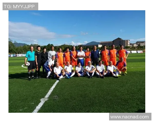 足球明星镭射照片全景展示尽显风采与魅力的精彩瞬间合集