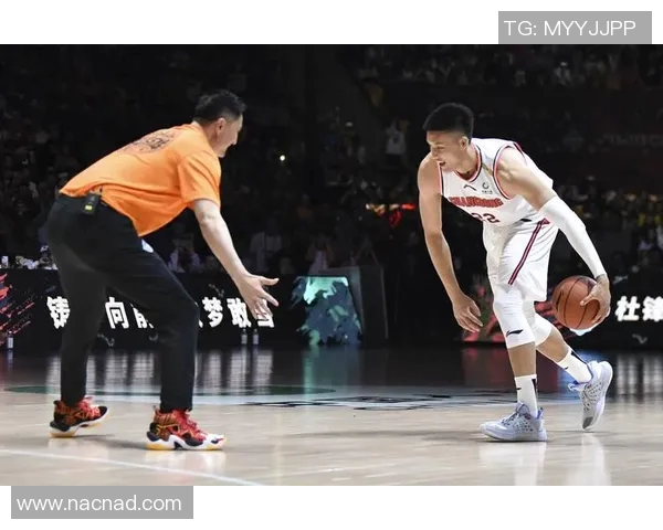 篮球明星与好友共度美好时光享受美味螃蟹的趣味视频分享
